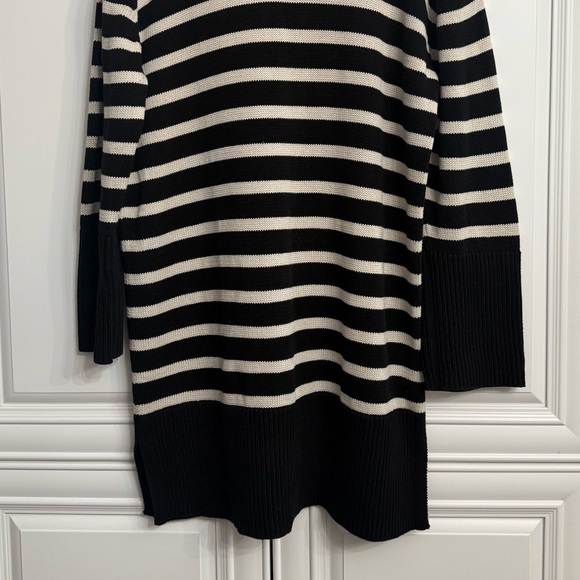 GAP Women’s Size Medium Black and Cream Striped Sweater Dress Turtleneck Ribbing - Picture 4 of 10